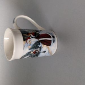 Winter Santa Scene Mug